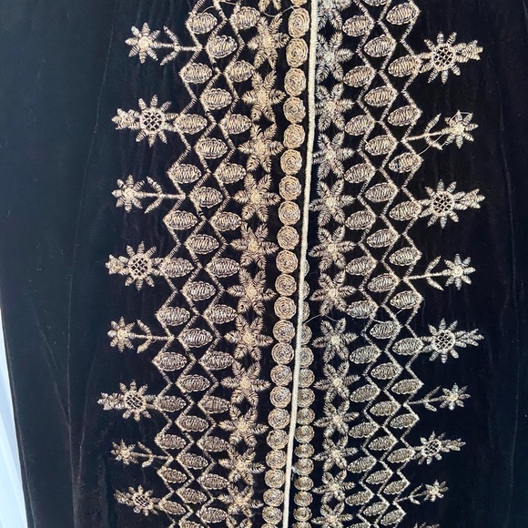 Women’s Velvet Embroidered Shawl/Stole - Picture 3 of 5